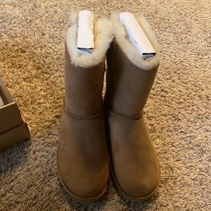 UGG BAILEY BOW II SIZE NINE BRAND NEW NEVER WORN!!